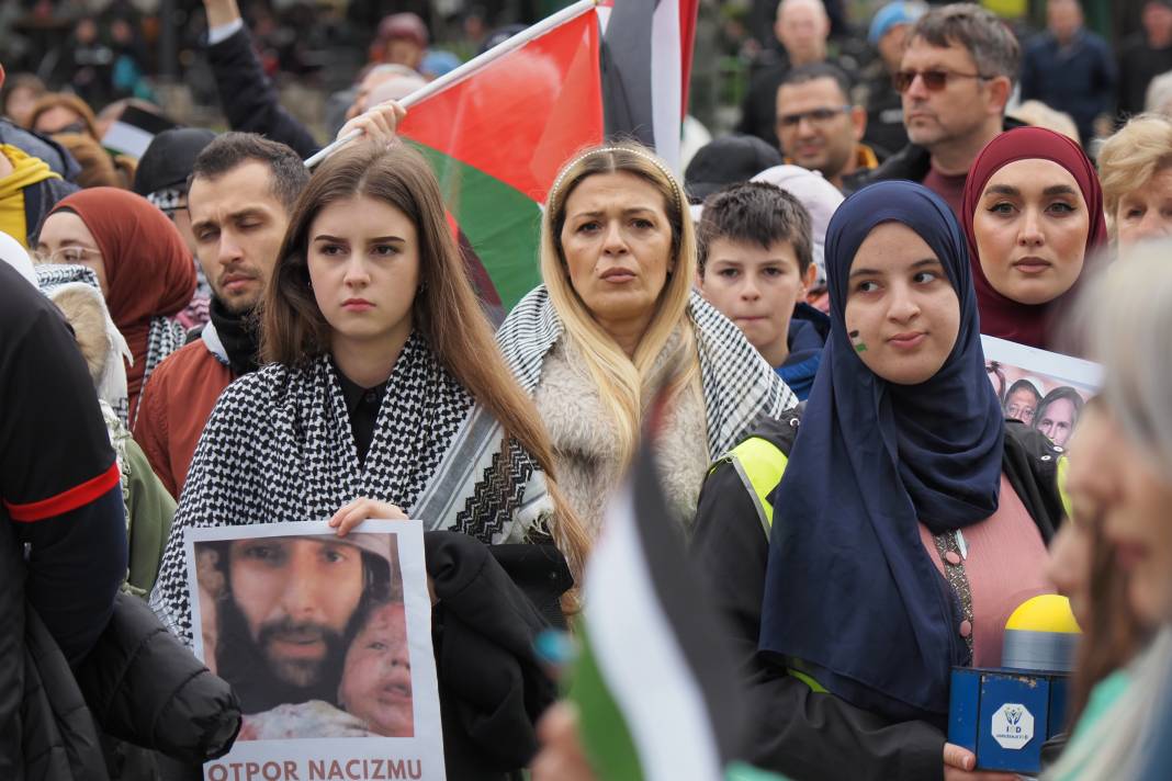 Londra ve Saraybosna'da İsrail protestosu! Binlerce kişi sokaklara döküldü 28